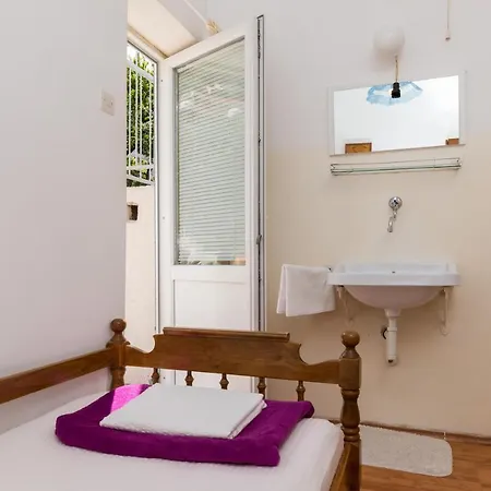 Bradas-single With Shared Bathroom No1 Appartement *